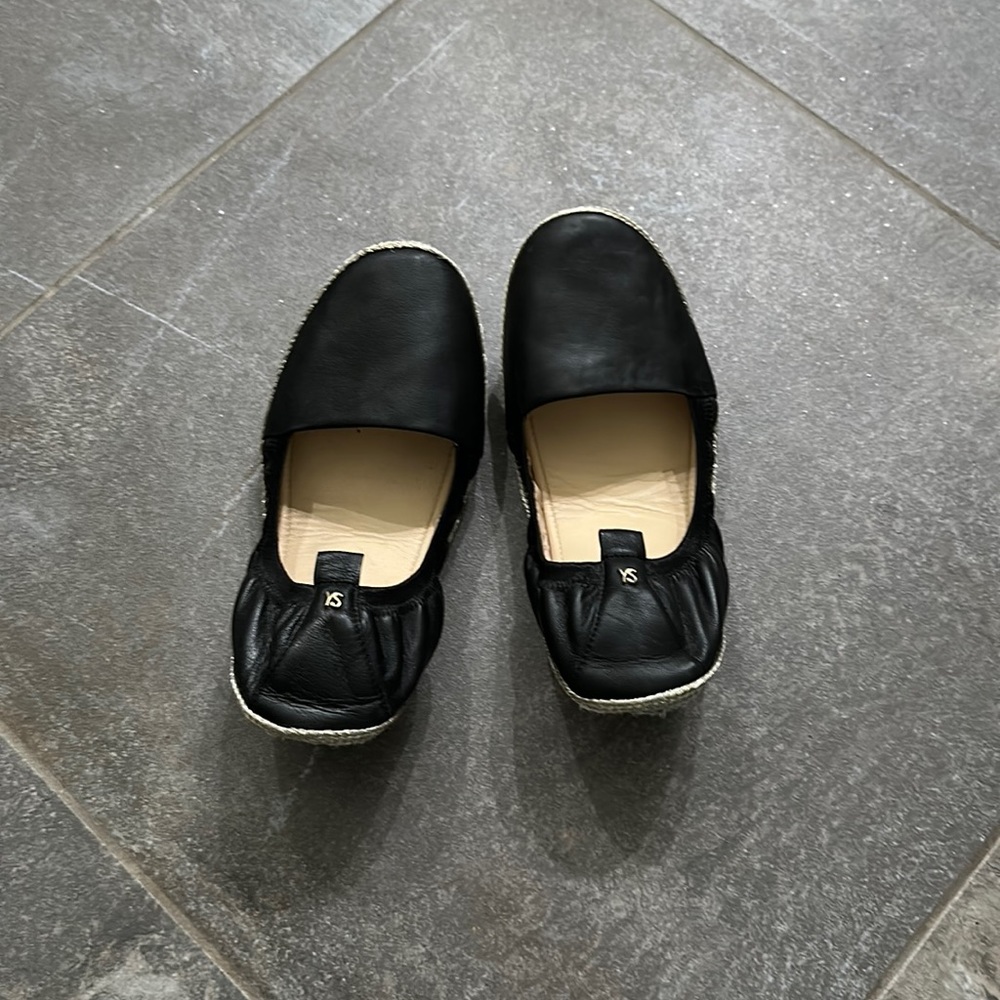 Yosi Samra foldable black ballet flats with platinum piping